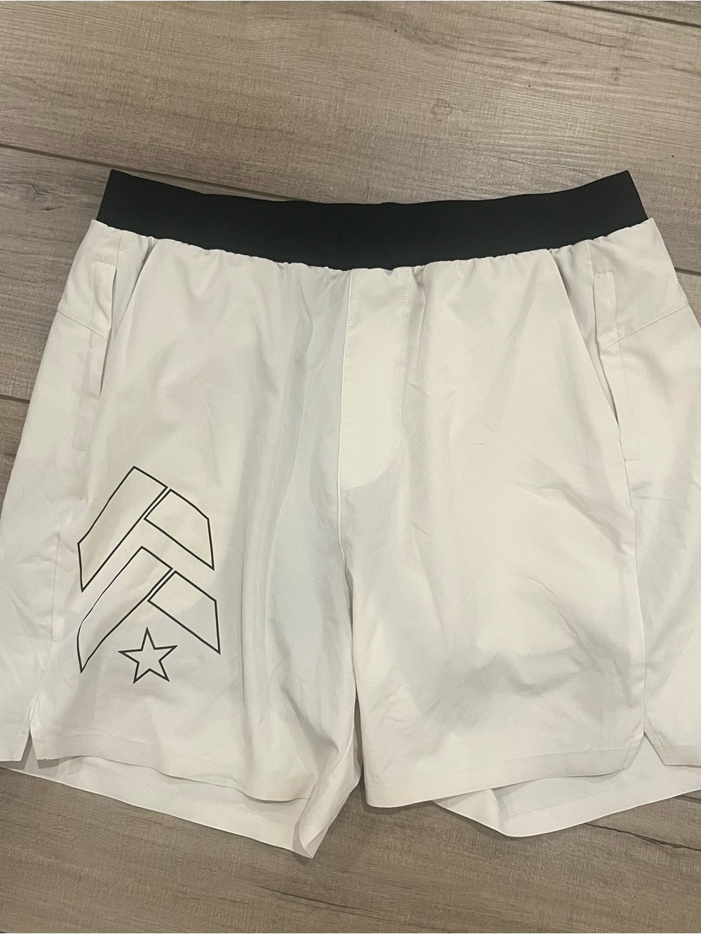 Barry’s Off White Lined Shorts Size Medium